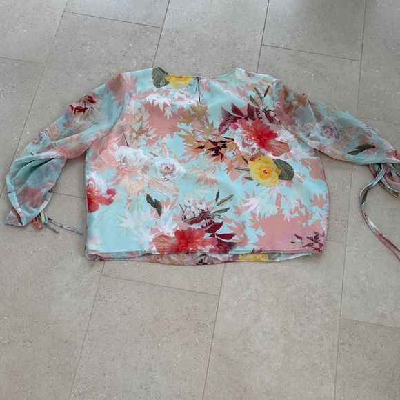 Vince Camuto Floral Blouse - Picture 4 of 4